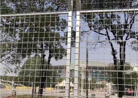 Chống ăn mòn Chiều cao 2m Cuộn hàng rào hàng rào Bề mặt phủ nhựa PVC màu xanh đậm