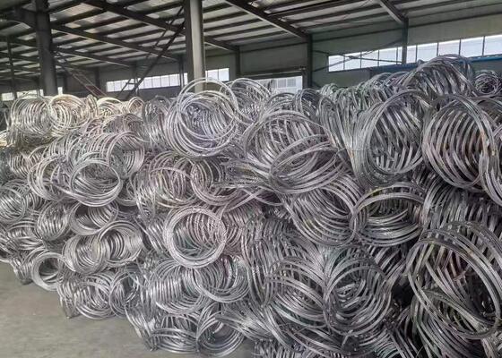 Lưới chống đá rơi nhẹ, dễ lắp đặt và bảo trì, đồng thời đảm bảo khả năng bảo vệ tối đa trước đá rơi