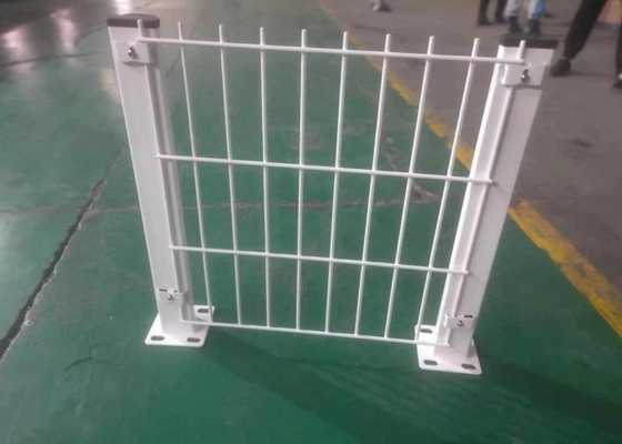 Chống ăn mòn Chiều cao 2m Cuộn hàng rào hàng rào Bề mặt phủ nhựa PVC màu xanh đậm