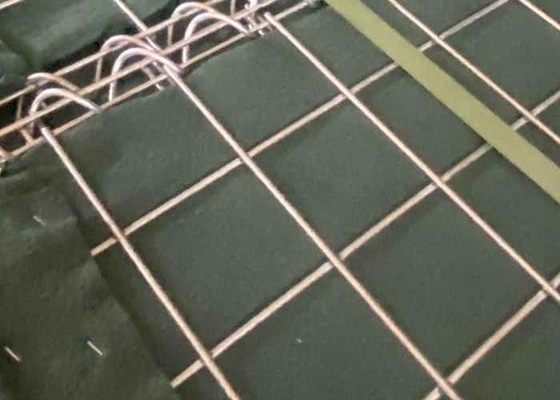 Hot Dip Galvanized itary Sand Barriers Hệ thống lưới dây xoắn ốc với vải dệt địa chất