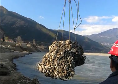 Bảo vệ chống lũ tạm thời Gabion Rock Wall Lồng 380 MPa Độ bền kéo