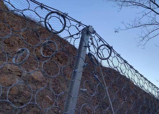 Lưới bảo vệ đá rơi linh hoạt cung cấp các giải pháp rào chắn để giảm thiểu các mối nguy hiểm do đá rơi trên sườn dốc và đường bộ